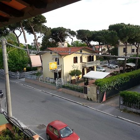 Casamare Gianluca Apartment Marina di Massa Luaran gambar