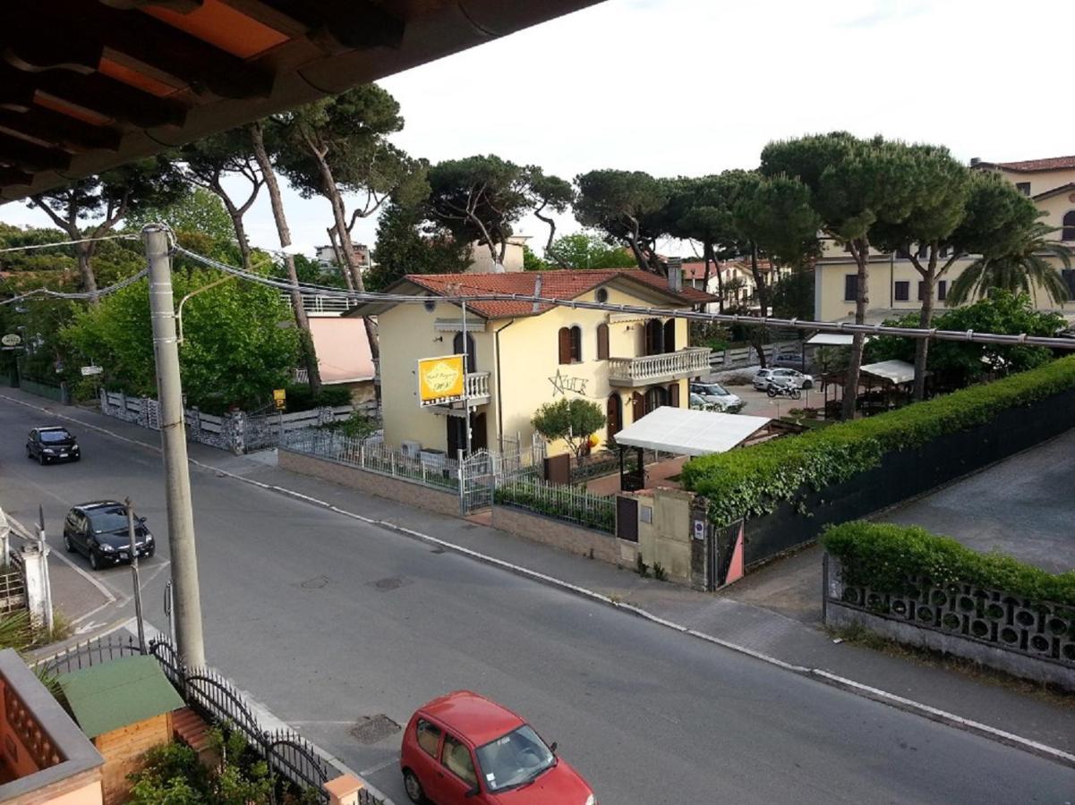 Casamare Gianluca Apartment Marina di Massa Luaran gambar
