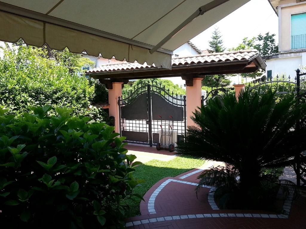 Casamare Gianluca Apartment Marina di Massa Bilik gambar