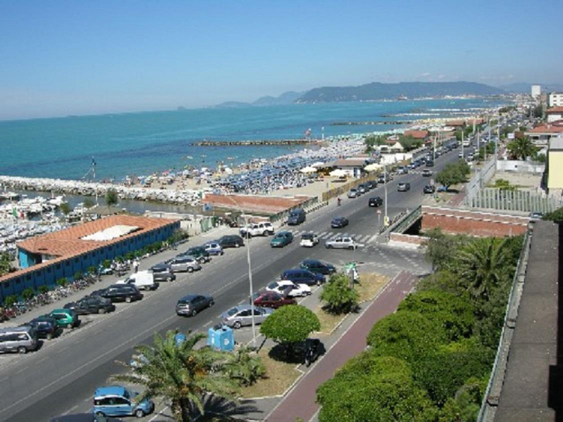 Casamare Gianluca Apartment Marina di Massa Luaran gambar